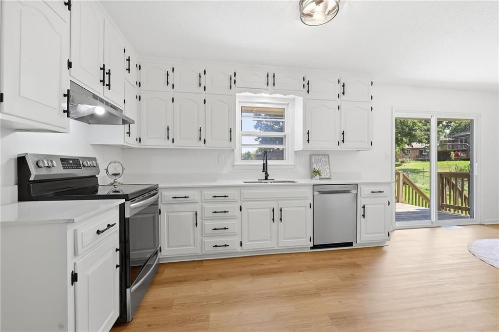 8815 N Grand Avenue — photo 7