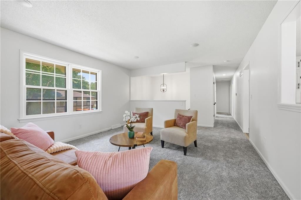 8815 N Grand Avenue — photo 10