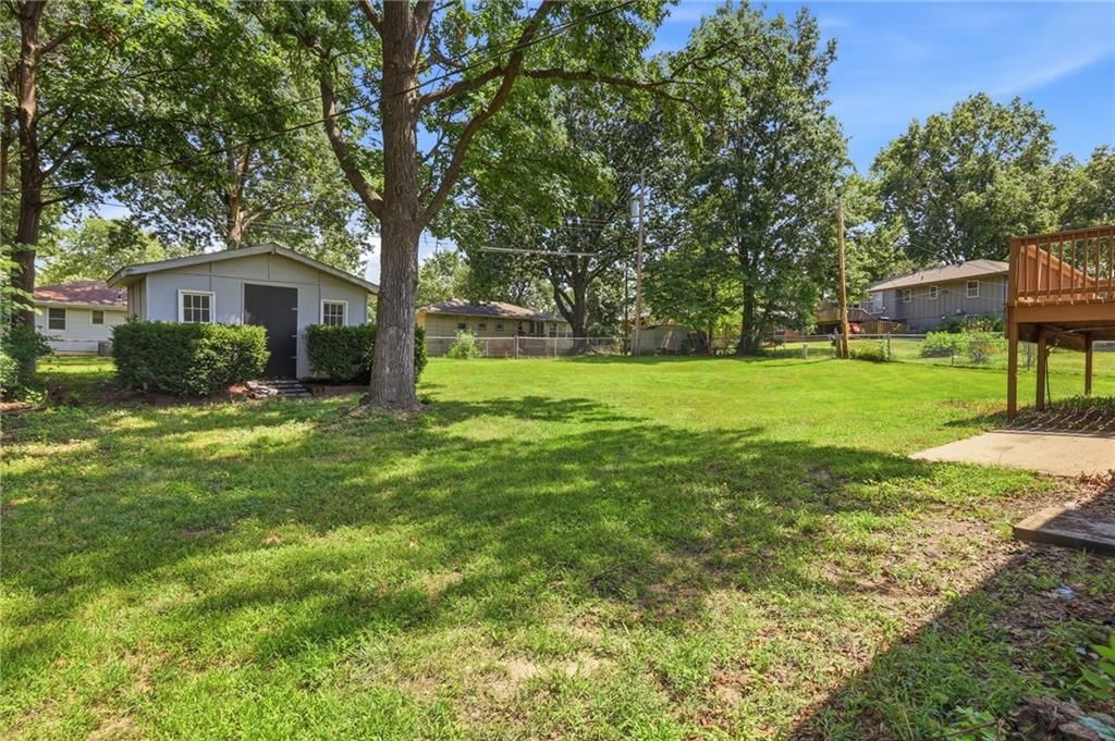 8815 N Grand Avenue — photo 26