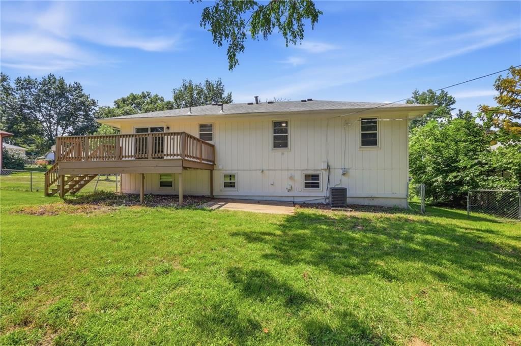 8815 N Grand Avenue — photo 28