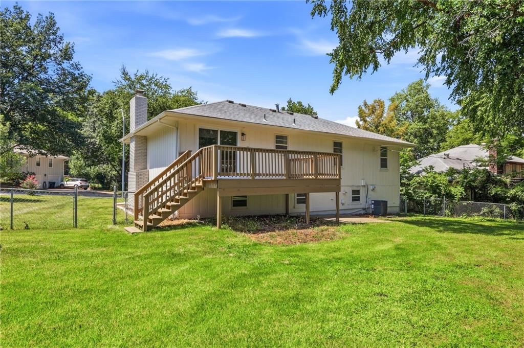 8815 N Grand Avenue — photo 29