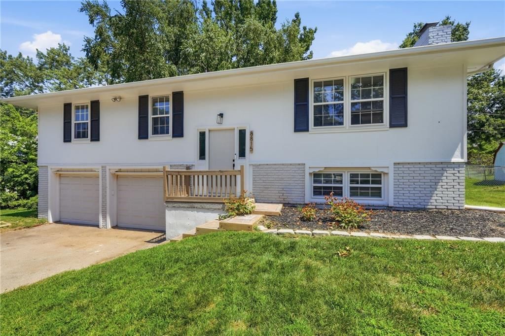 8815 N Grand Avenue — photo 32