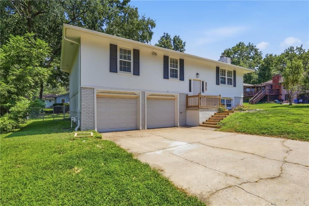 8815 N Grand Avenue — photo 33