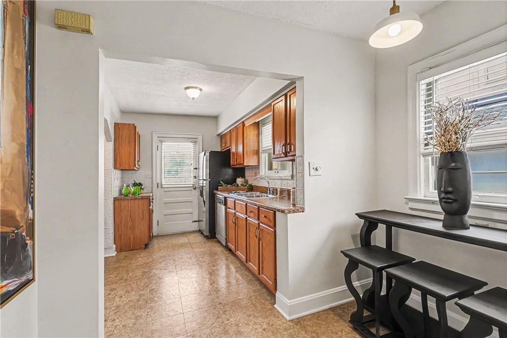 728 E 63rd Terrace — photo 13
