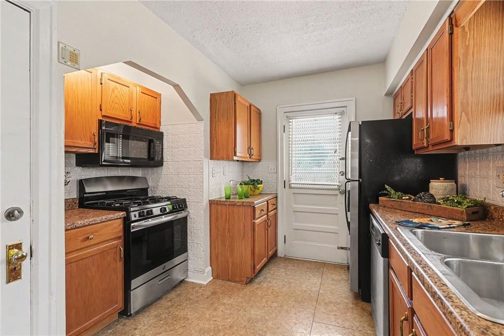728 E 63rd Terrace — photo 14