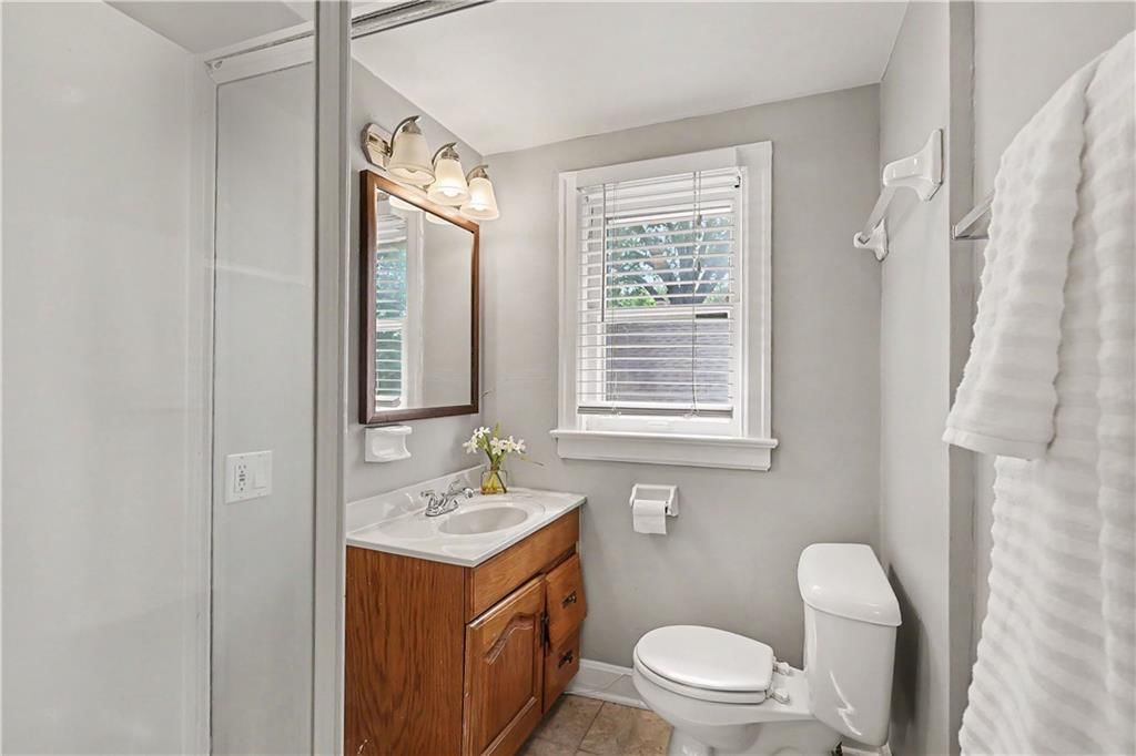 728 E 63rd Terrace — photo 15