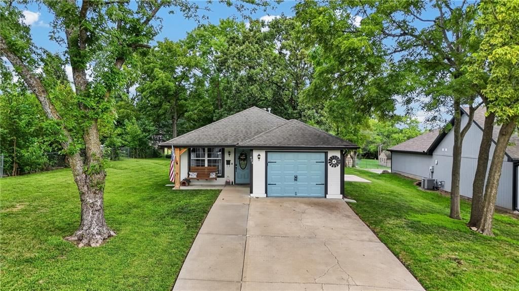 424 N Armstrong Street — photo 1