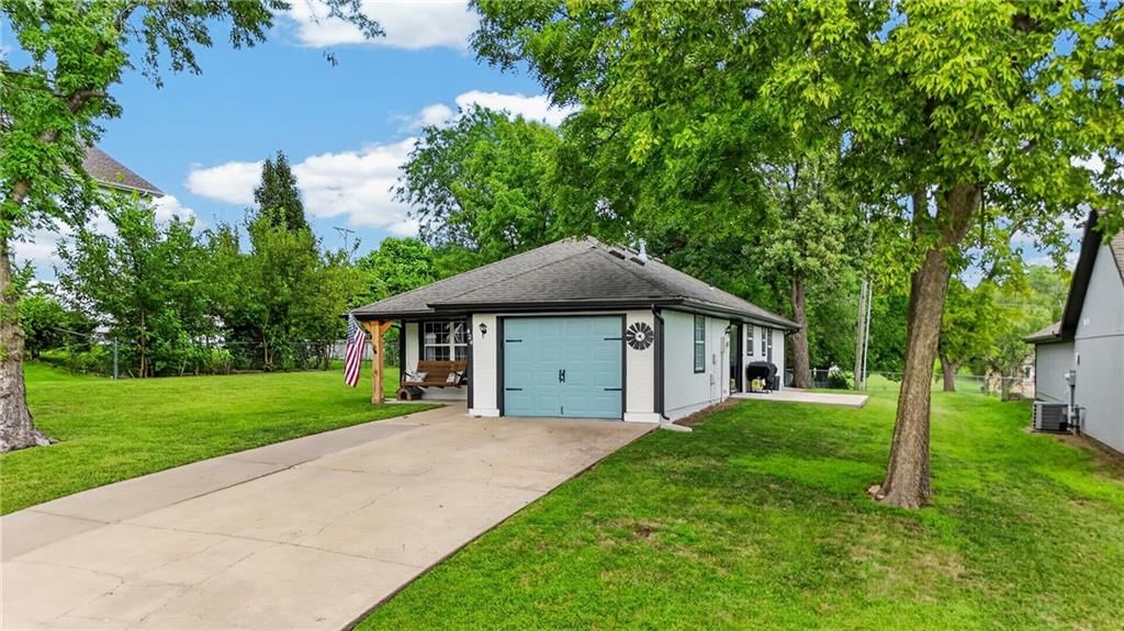 424 N Armstrong Street — photo 2
