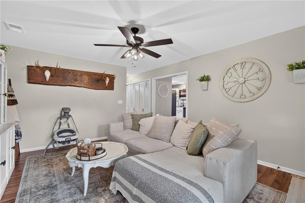 424 N Armstrong Street — photo 12