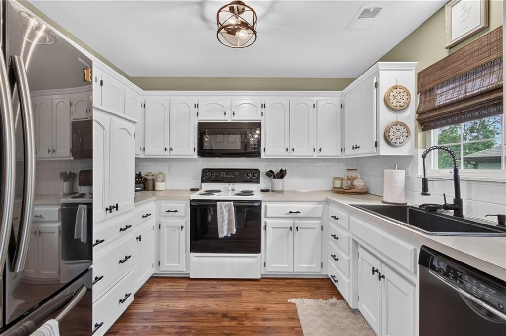 424 N Armstrong Street — photo 16