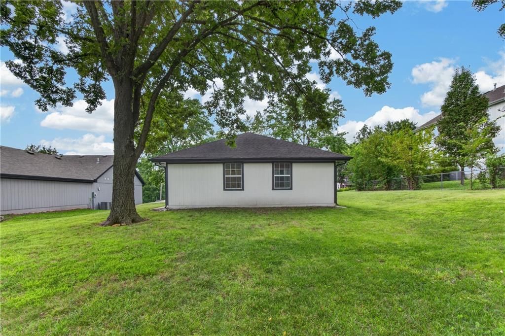 424 N Armstrong Street — photo 29