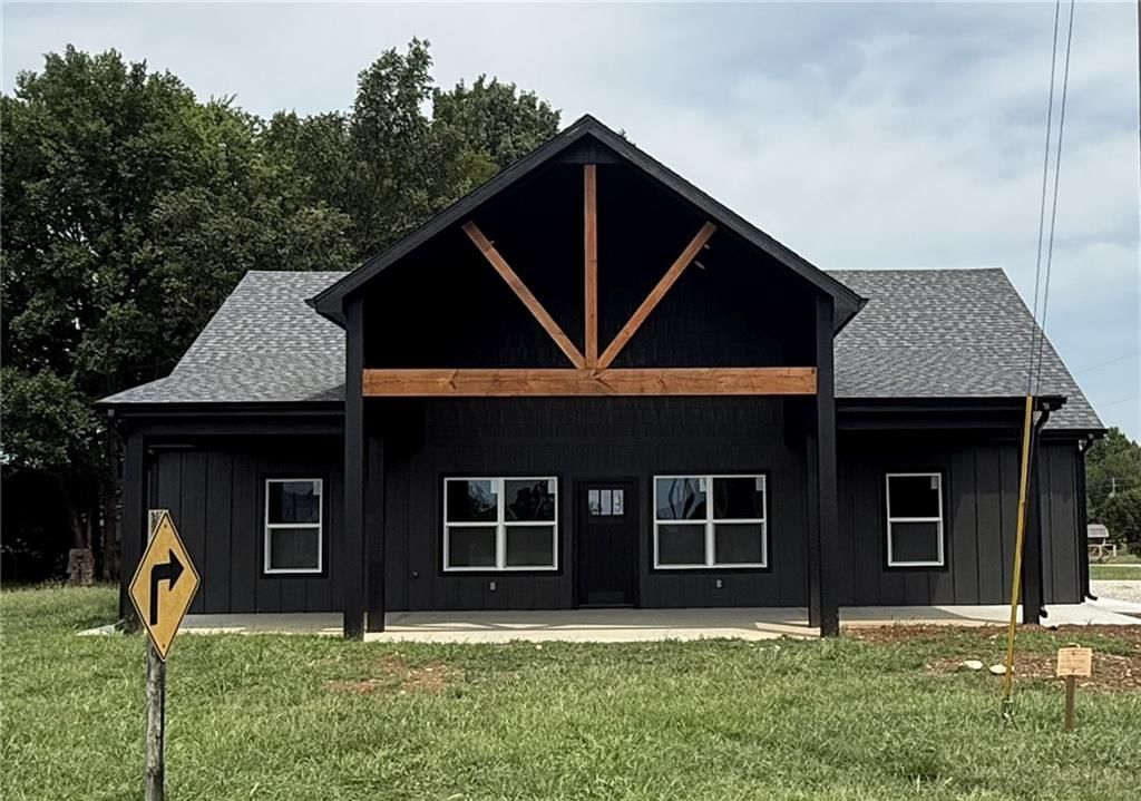 121 Elm Drive — photo 1