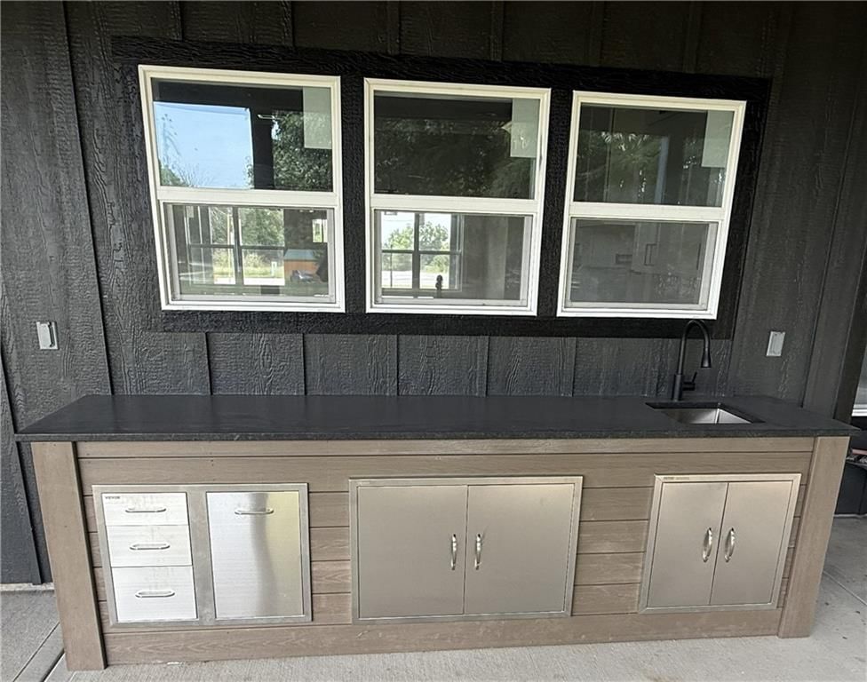 121 Elm Drive — photo 8