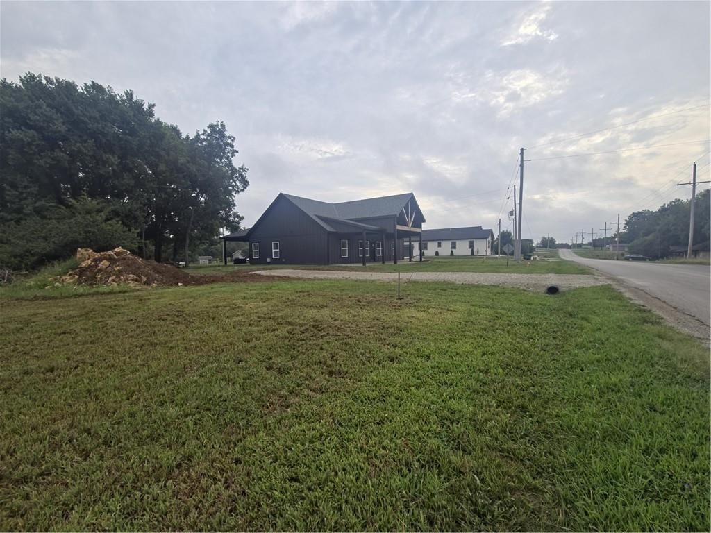 121 Elm Drive — photo 10