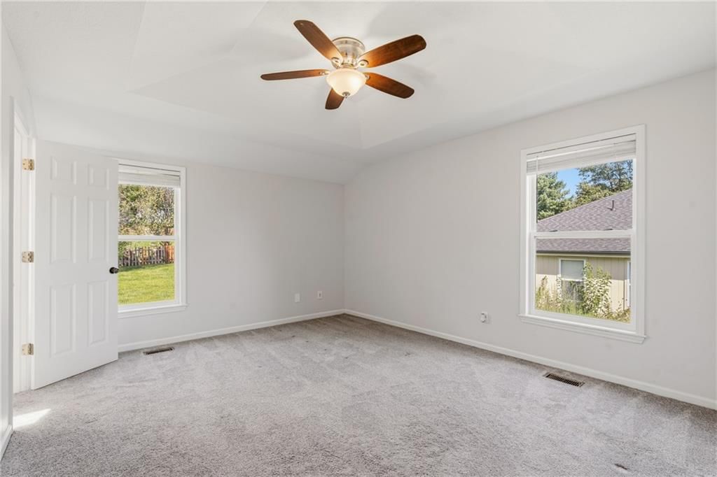 Photo 16 of 35 - 13460 Timber Park Drive, Platte City, MO 64079