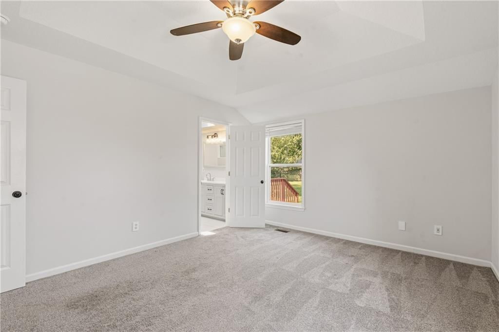 Photo 18 of 35 - 13460 Timber Park Drive, Platte City, MO 64079