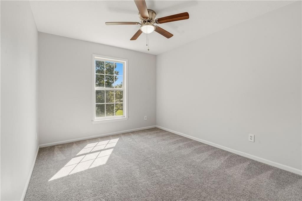 Photo 22 of 35 - 13460 Timber Park Drive, Platte City, MO 64079