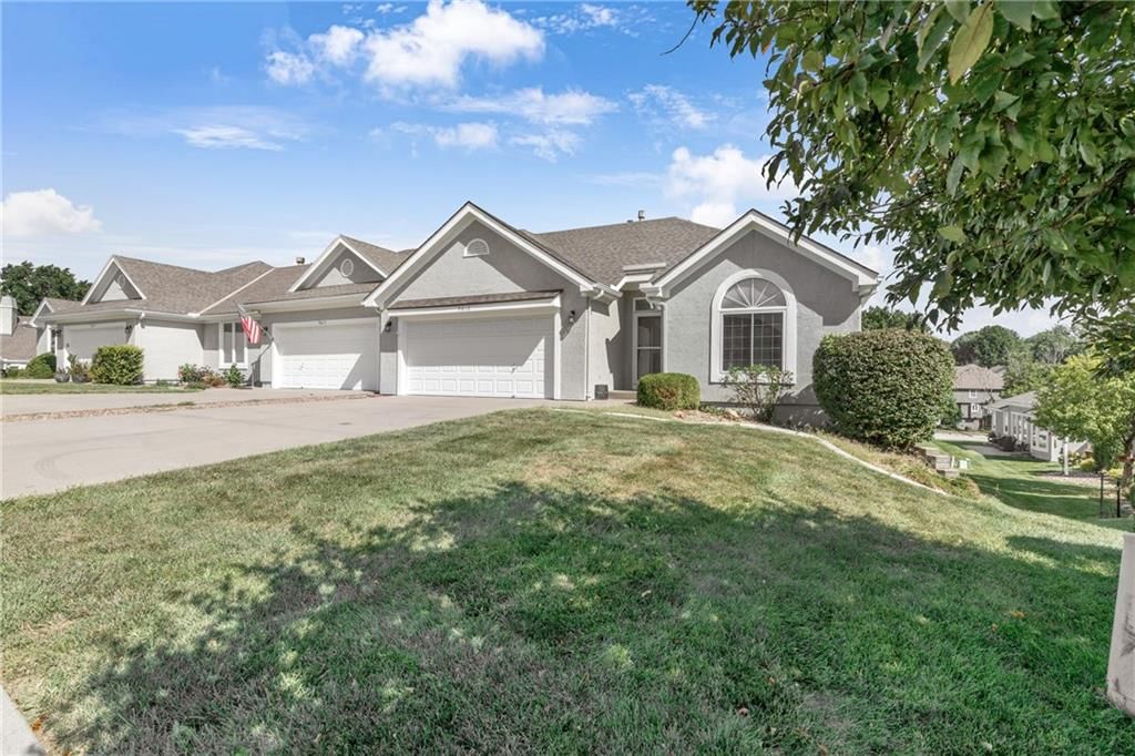 9613 N Locust Drive, Kansas City, MO: listing photo 2