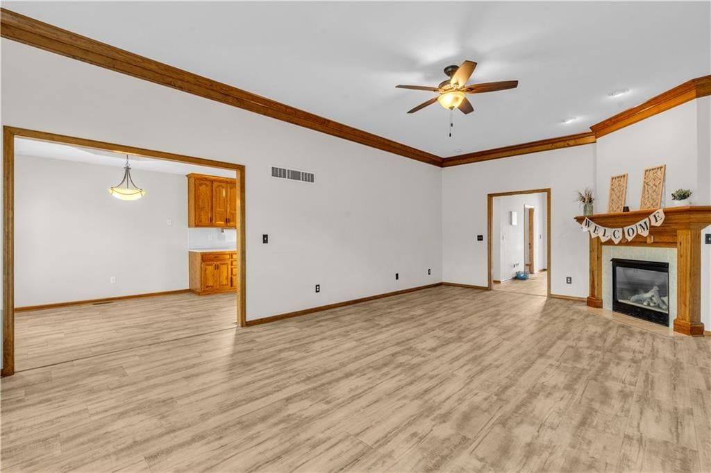 Photo 11 of 43 - 9613 N Locust Drive, Kansas City, MO 64155