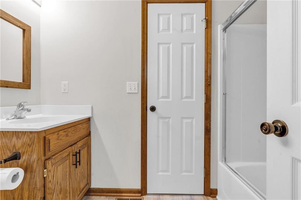 Photo 18 of 43 - 9613 N Locust Drive, Kansas City, MO 64155