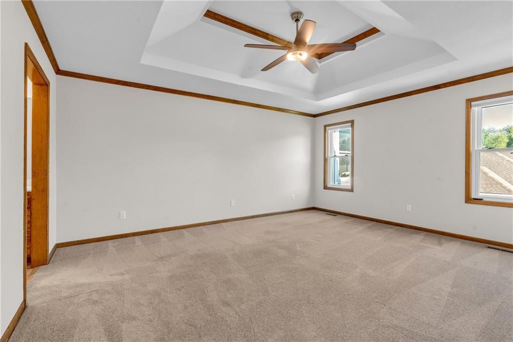 Photo 21 of 43 - 9613 N Locust Drive, Kansas City, MO 64155