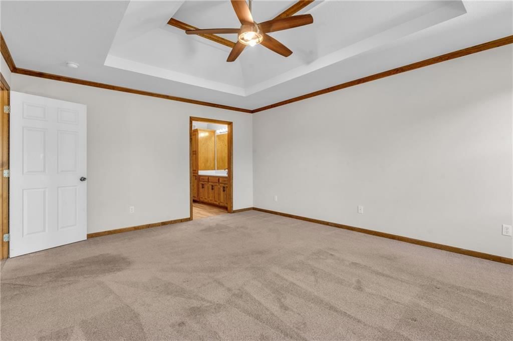 Photo 22 of 43 - 9613 N Locust Drive, Kansas City, MO 64155