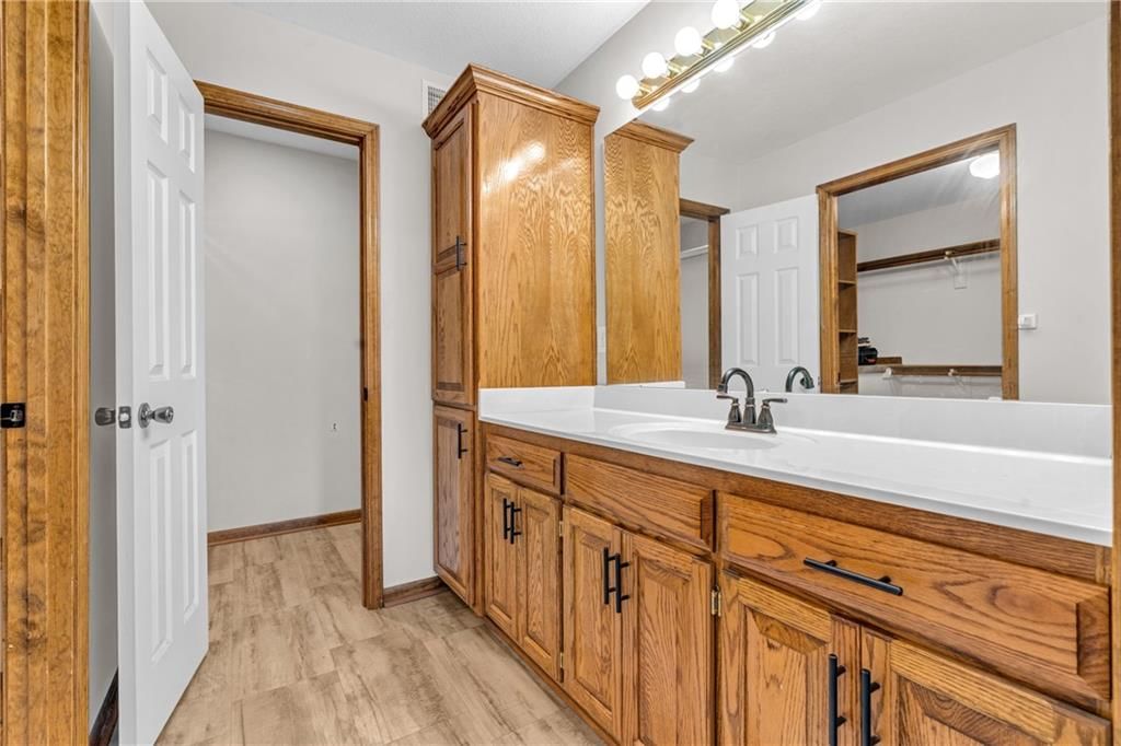 Photo 24 of 43 - 9613 N Locust Drive, Kansas City, MO 64155