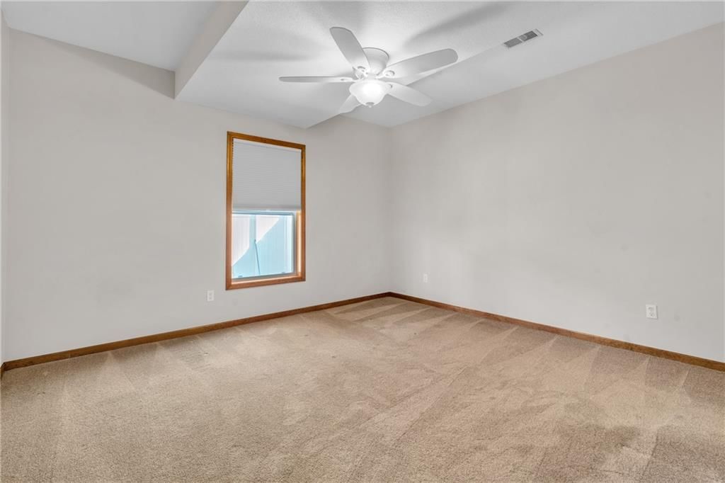 Photo 32 of 43, 9613 N Locust Drive, Kansas City, MO 64155