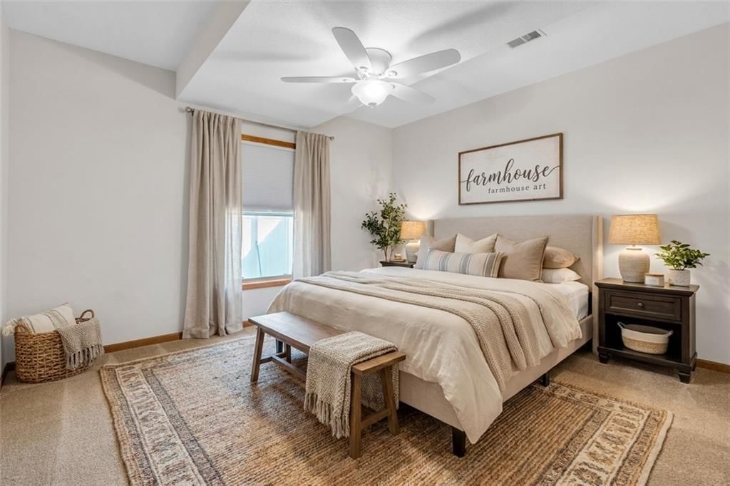 Photo 33 of 43 - 9613 N Locust Drive, Kansas City, MO 64155