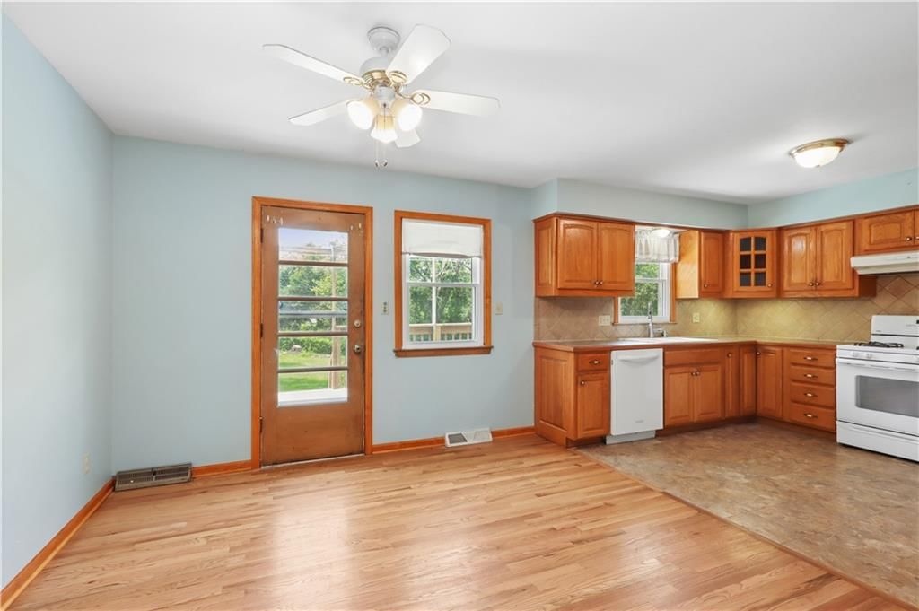 6716 Corrington Avenue — photo 6