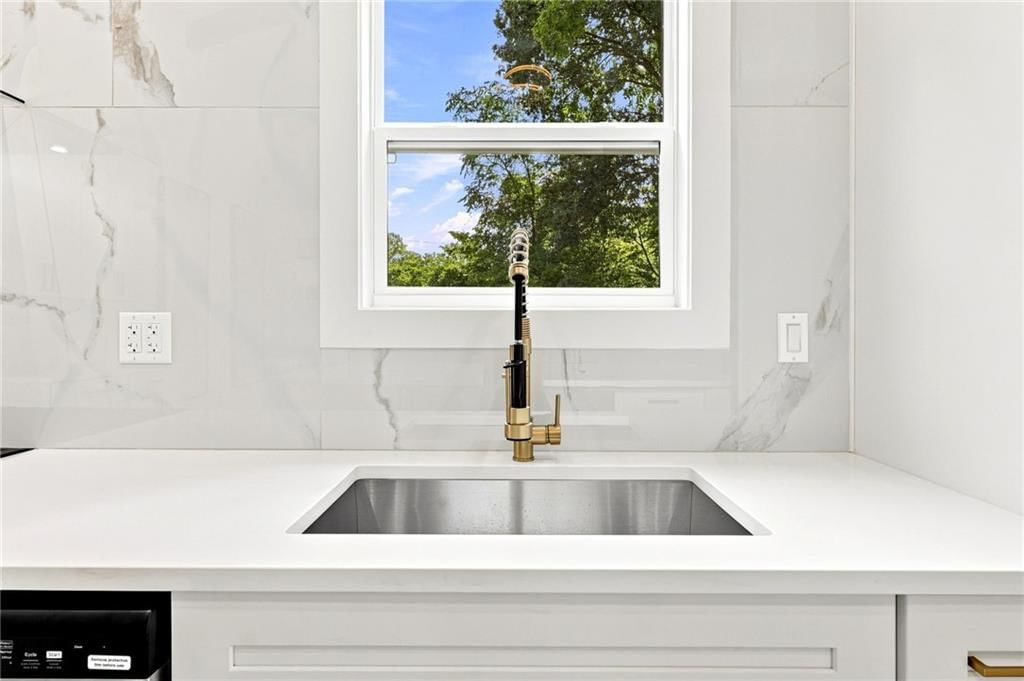 5705 Tauromee Avenue — photo 22