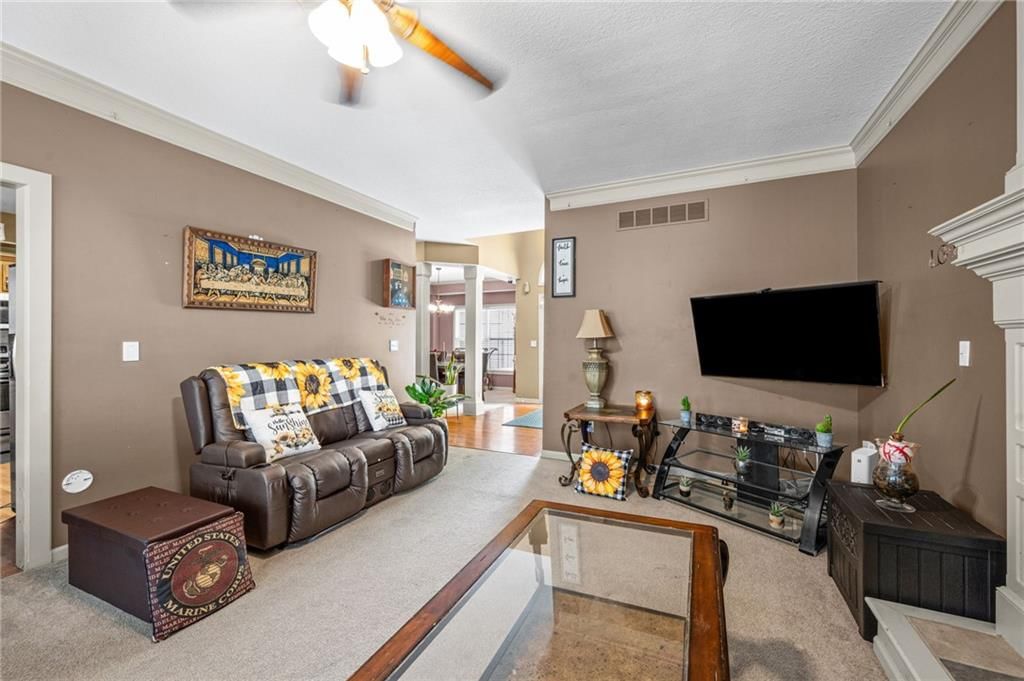 Photo 7 of 43 - 5924 NE Turquoise Drive, Lee's Summit, MO 64064