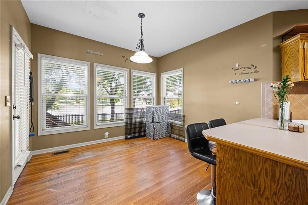 Photo 12 of 43 - 5924 NE Turquoise Drive, Lee's Summit, MO 64064