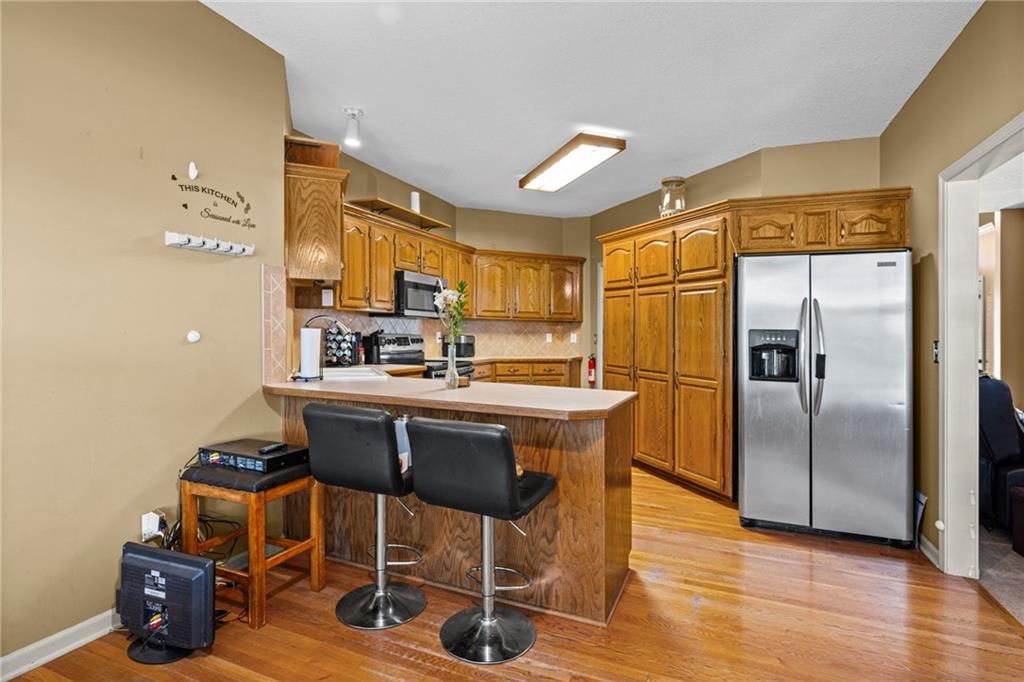 Photo 13 of 43 - 5924 NE Turquoise Drive, Lee's Summit, MO 64064