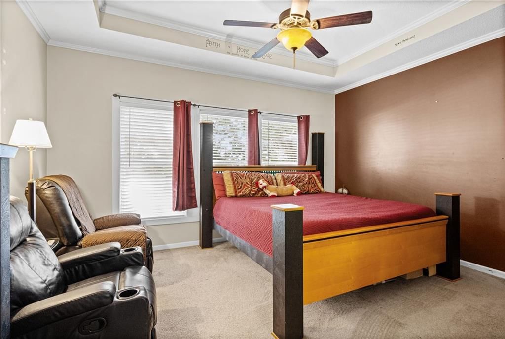 Photo 14 of 43 - 5924 NE Turquoise Drive, Lee's Summit, MO 64064