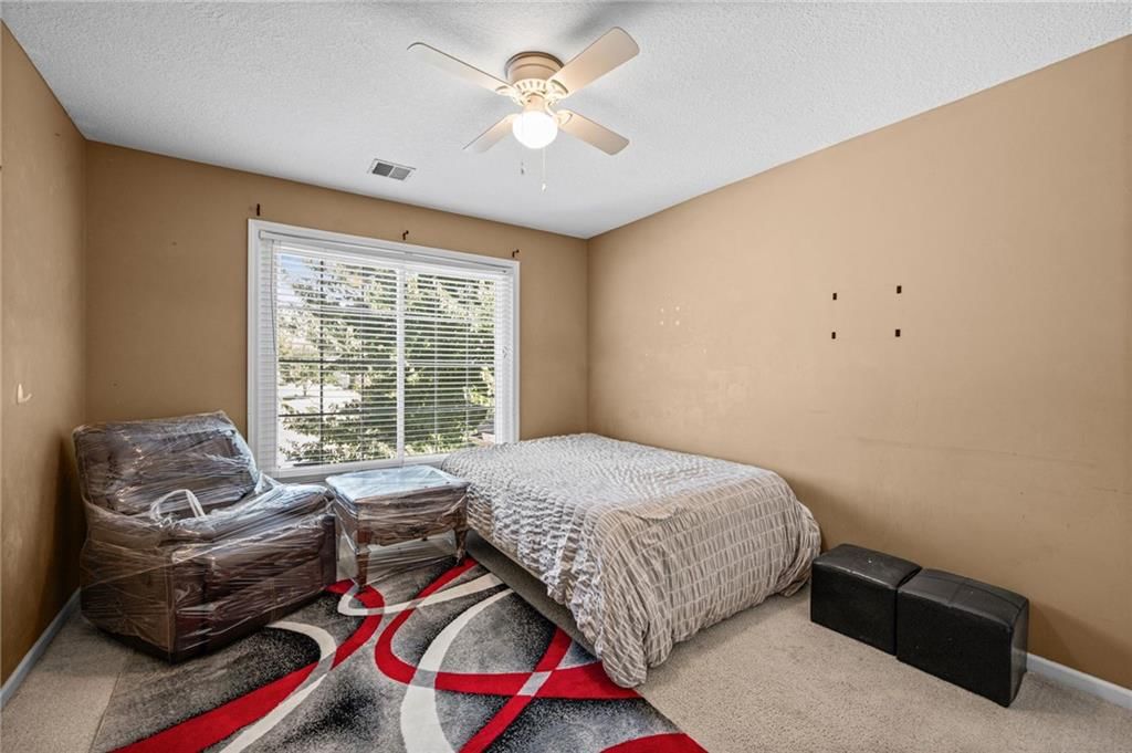 Photo 19 of 43 - 5924 NE Turquoise Drive, Lee's Summit, MO 64064