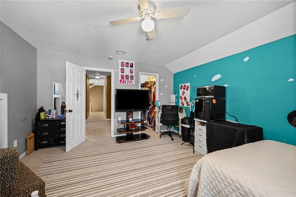 Photo 22 of 43 - 5924 NE Turquoise Drive, Lee's Summit, MO 64064