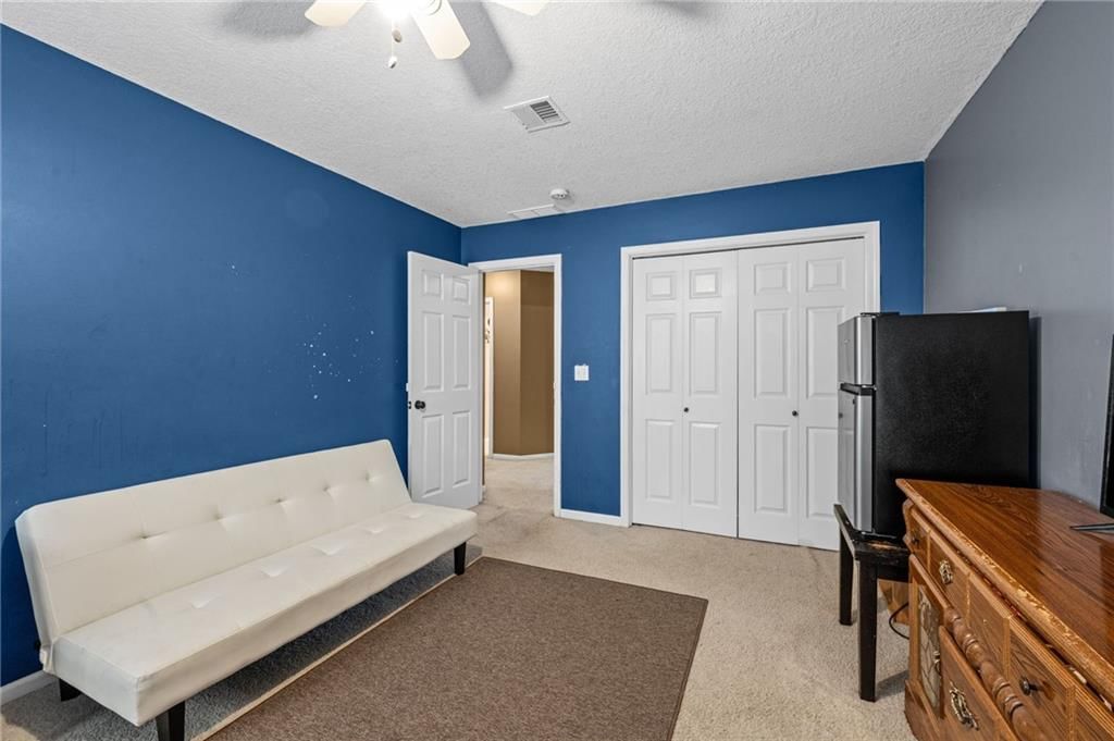 Photo 24 of 43 - 5924 NE Turquoise Drive, Lee's Summit, MO 64064