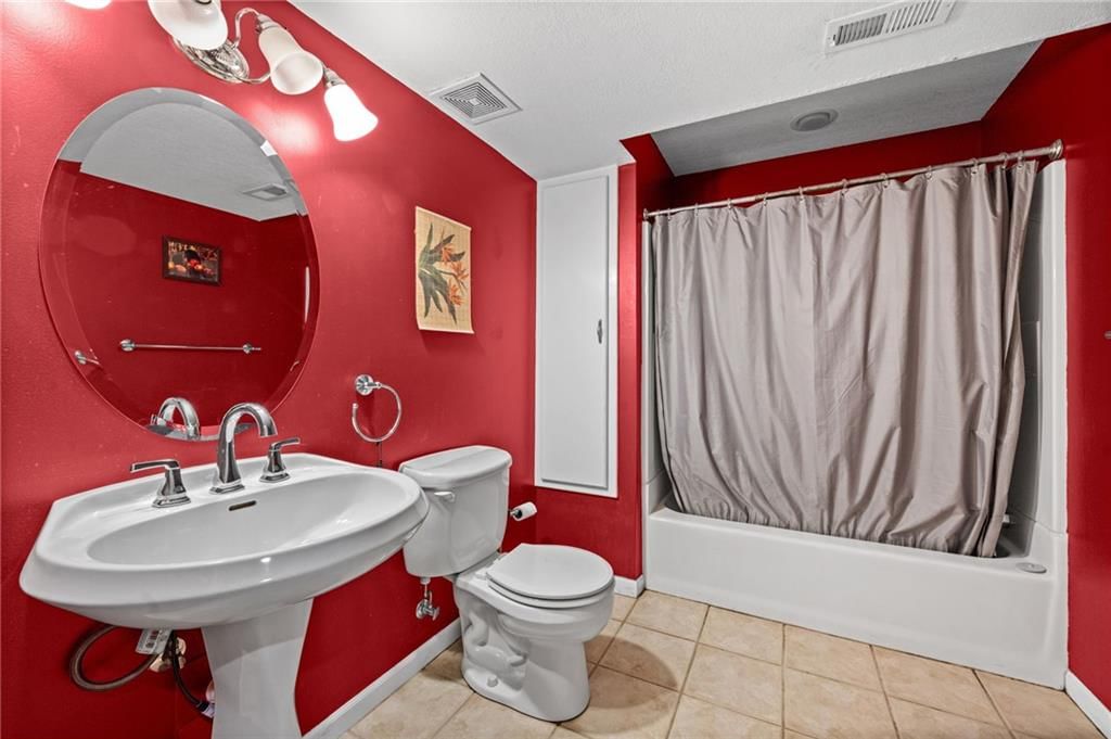 Photo 30 of 43 - 5924 NE Turquoise Drive, Lee's Summit, MO 64064