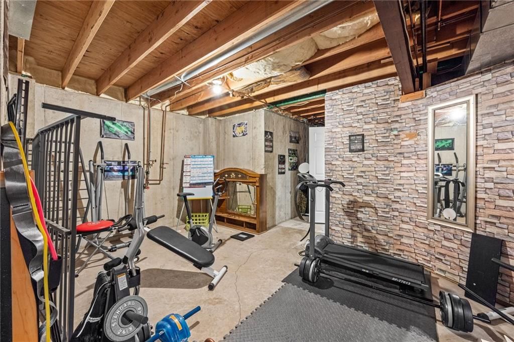 Photo 32 of 43 - 5924 NE Turquoise Drive, Lee's Summit, MO 64064