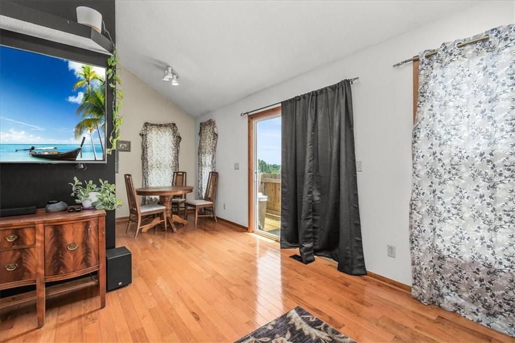 Photo 5 of 25 - 2338 NE Overbrook Drive, Blue Springs, MO 64029