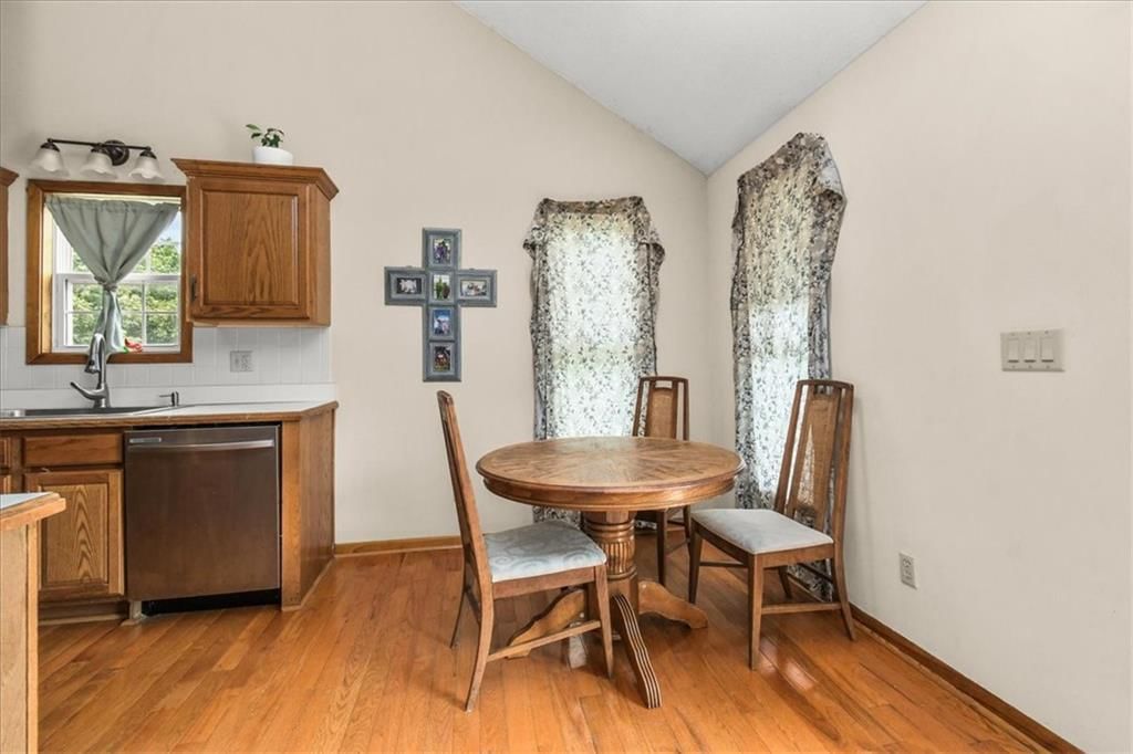 Photo 7 of 25 - 2338 NE Overbrook Drive, Blue Springs, MO 64029