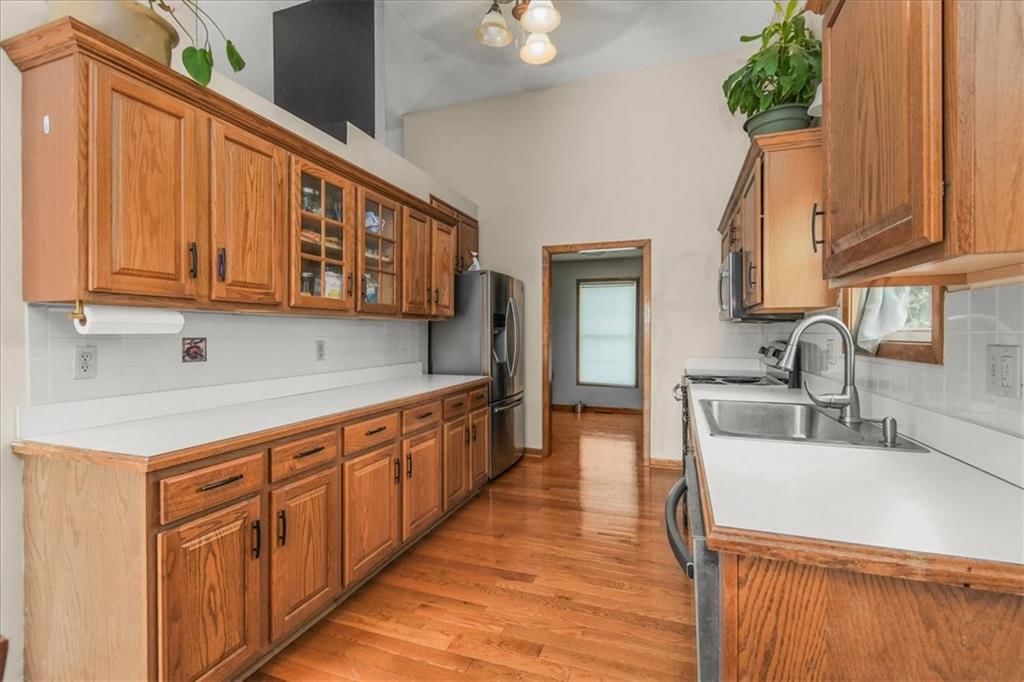 Photo 14 of 25 - 2338 NE Overbrook Drive, Blue Springs, MO 64029