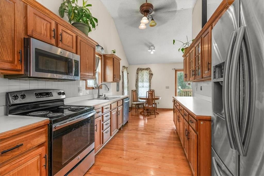 Photo 15 of 25 - 2338 NE Overbrook Drive, Blue Springs, MO 64029