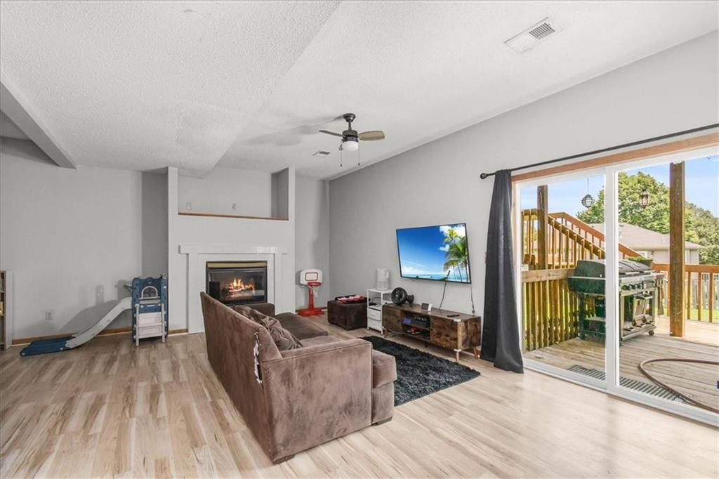 Photo 17 of 25 - 2338 NE Overbrook Drive, Blue Springs, MO 64029
