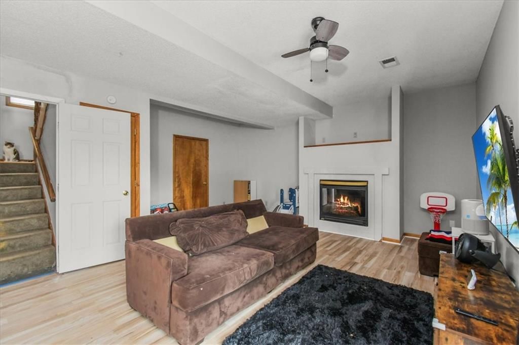 Photo 18 of 25 - 2338 NE Overbrook Drive, Blue Springs, MO 64029