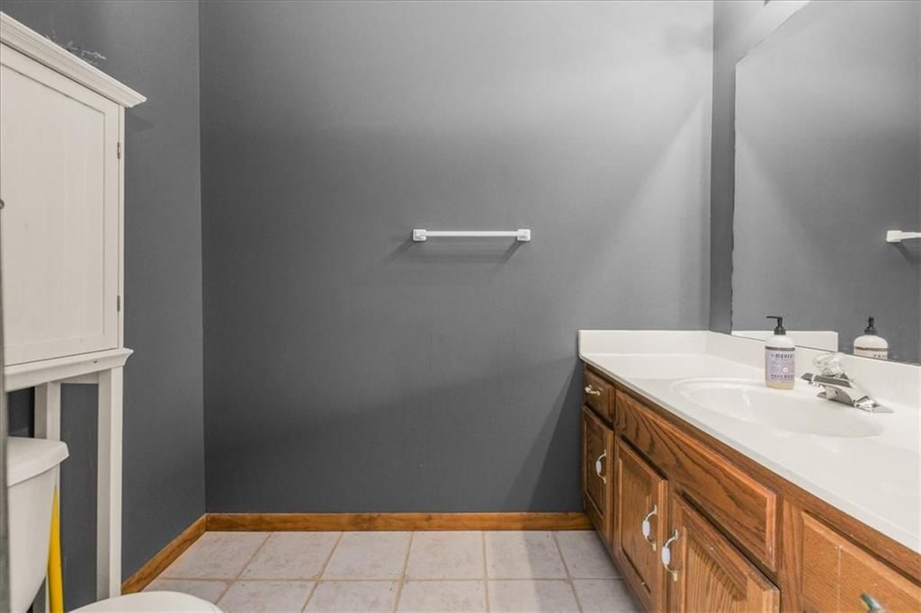 Photo 19 of 25 - 2338 NE Overbrook Drive, Blue Springs, MO 64029