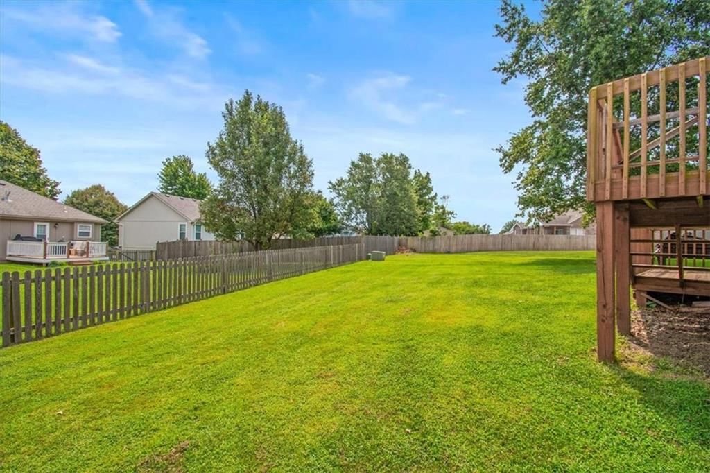 Photo 21 of 25 - 2338 NE Overbrook Drive, Blue Springs, MO 64029
