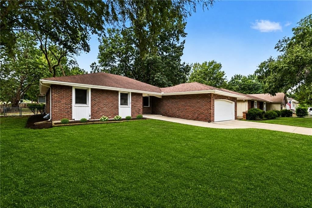 821 NE Cedar Street, Lee's Summit, MO: listing photo 3