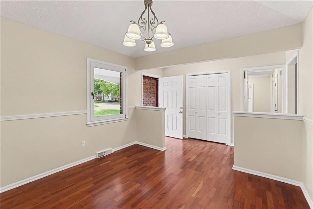 Photo 8 of 33, 821 NE Cedar Street, Lee's Summit, MO 64086